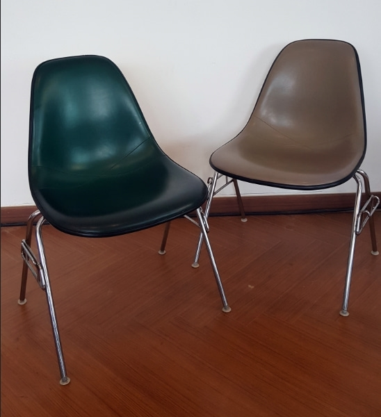 {Charles &amp; Ray Eames} Herman Miller Fiberglass chair